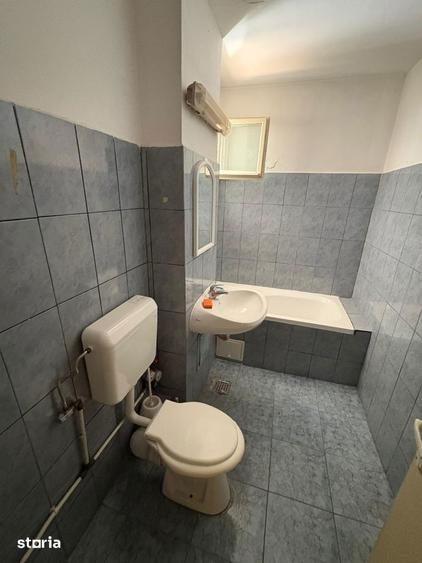 Apartament cu 3 camere semidecomandat în Militari