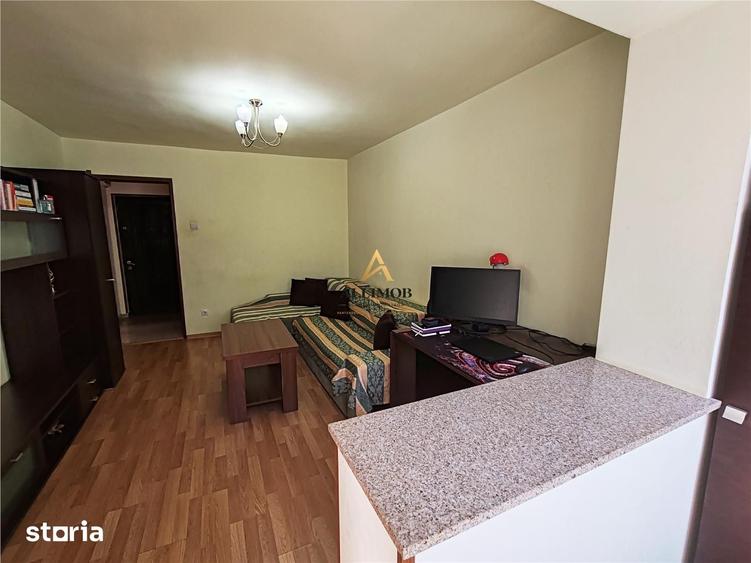 Apartament cu 3 camere decomandat în Vest