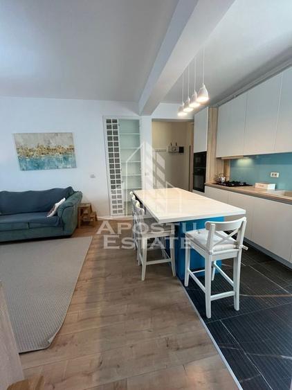 Apartament cu 3 camere semidecomandat, mobilat în Central