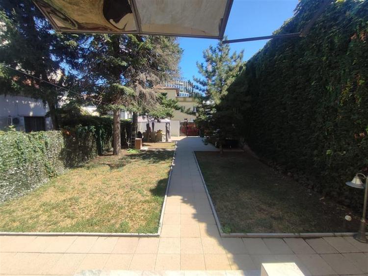 Casă cu 4 camere cu Teren 275 Mp în Tineretului