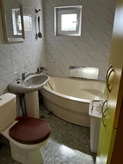Apartament cu 3 camere decomandat în Dâmbu Pietros