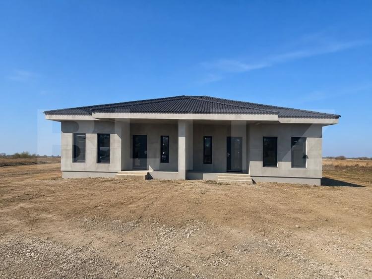 Casă individuală cu 3 camere cu Canalizare în Ghiroda