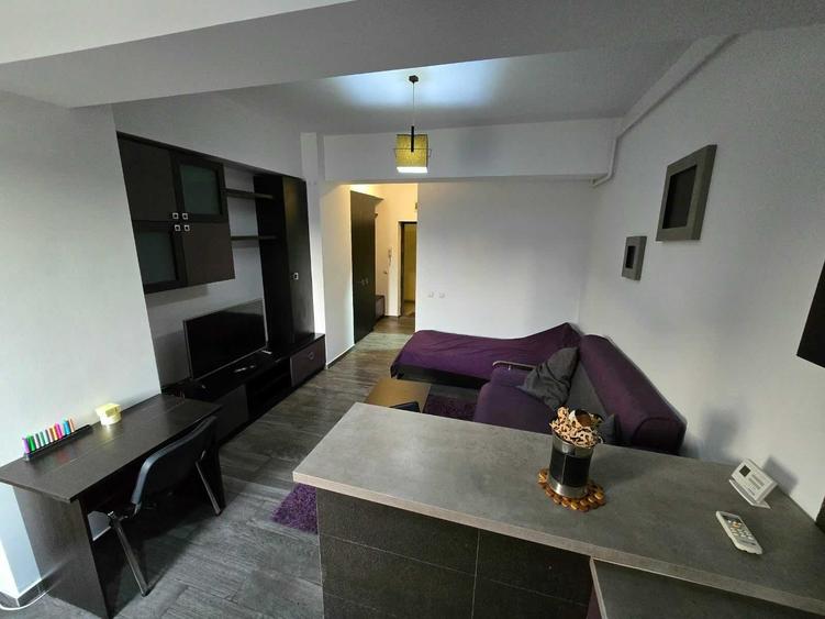 Garsonieră decomandată în Central