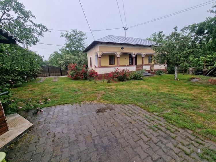 Casă individuală cu 3 camere cu Canalizare în Lunca Corbului