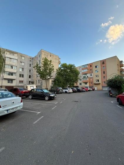Apartament cu 3 camere decomandat, mobilat în Tudor