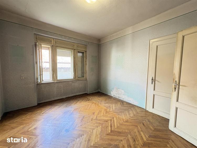 Casă cu 4 camere cu Teren 900 Mp în Calea Dumbrăvii