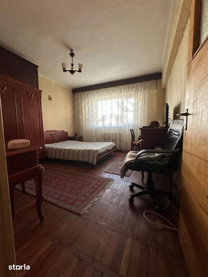 Apartament cu 3 camere decomandat în Viziru 2