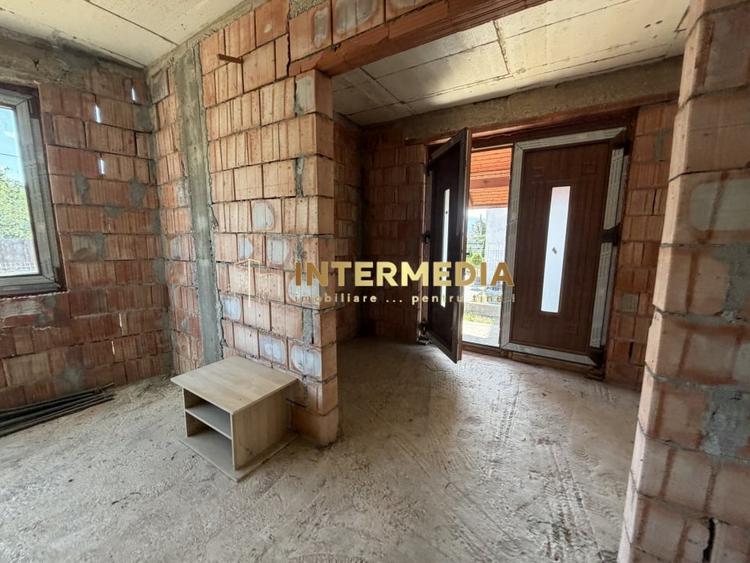Casă individuală cu 4 camere cu Teren 388 Mp în Cetate