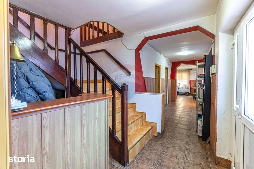 Casă cu 6 camere cu Teren 467.6 Mp în Aurel Vlaicu