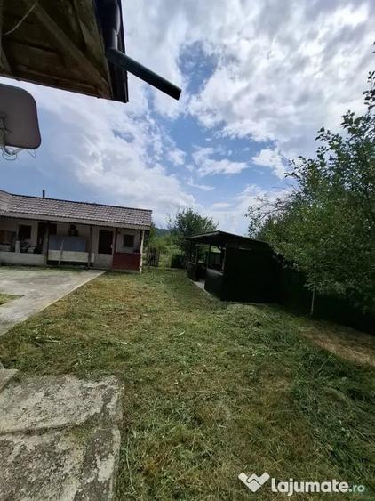 Casă cu 3 camere cu Teren 2370 Mp în Mihăești