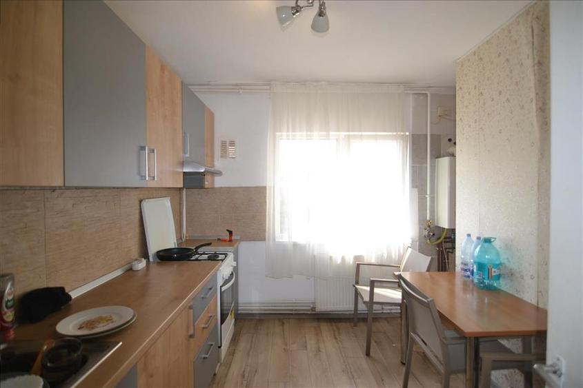 Apartament cu 3 camere decomandat în Vlahuță