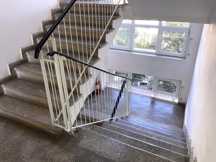 Apartament cu 4 camere decomandat în Victoriei