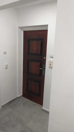 Garsonieră decomandată în Far