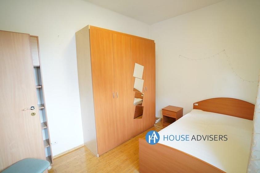 Apartament cu 4 camere în Romană