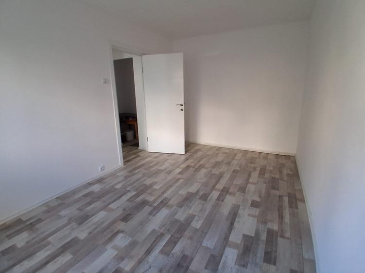 Apartament cu 2 camere semidecomandat în Podu Roș