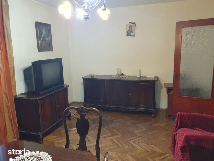 Apartament cu 4 camere decomandat în Drumul Taberei