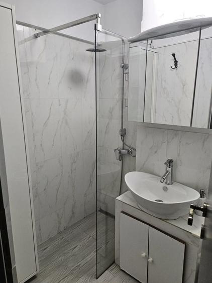 Apartament cu 2 camere decomandat, mobilat în Tei