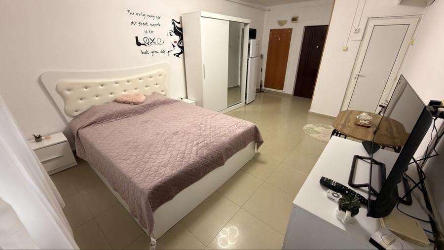 Garsonieră decomandată în Central