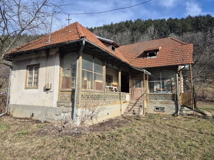 Casă cu 4 camere în Posada