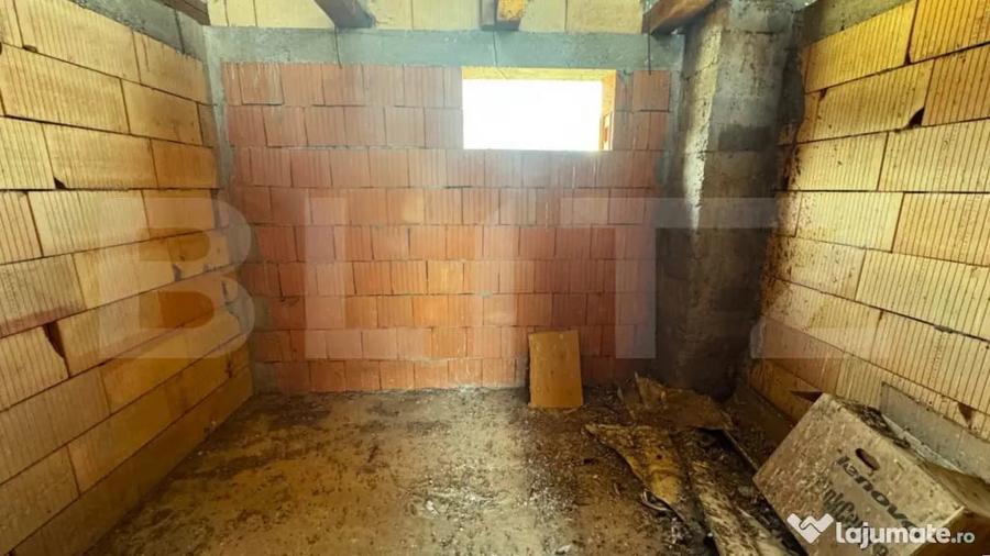 Casă cu 5 camere cu Teren 1900 Mp în Arcalia