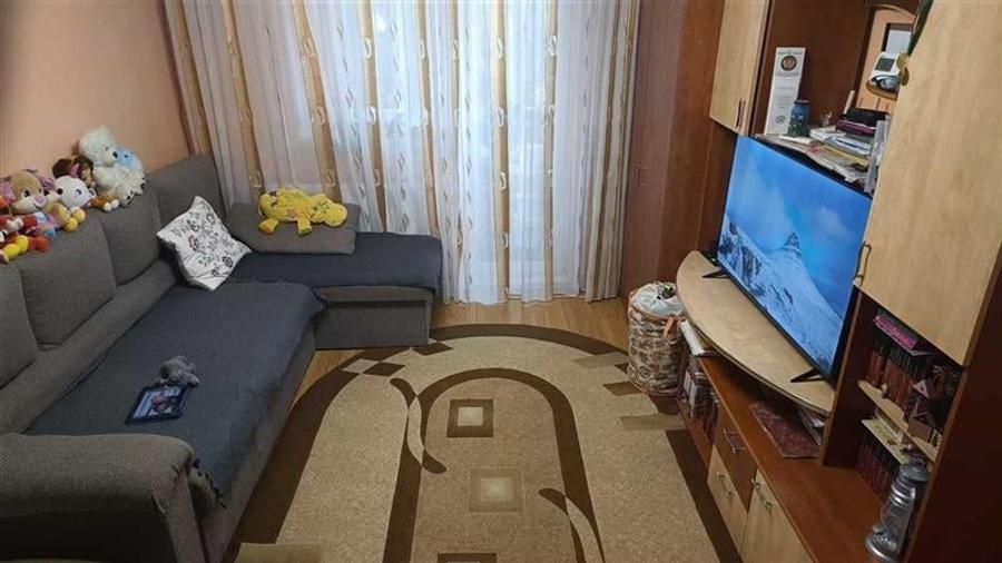 Apartament cu 2 camere semidecomandat în Griviței