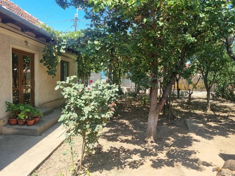 Casă cu 5 camere cu Teren 680 Mp în Km 5