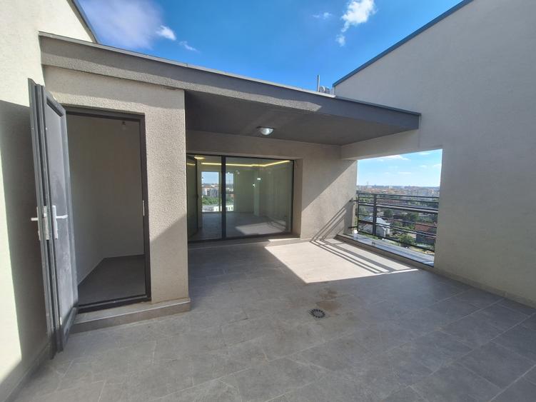 Penthouse cu 2 camere decomandat în Aradului