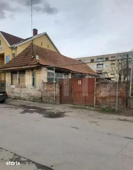 Casă cu 3 camere cu Teren 428 Mp în Central