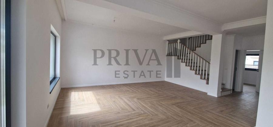Duplex cu 4 camere cu Canalizare în Dumbrăvița