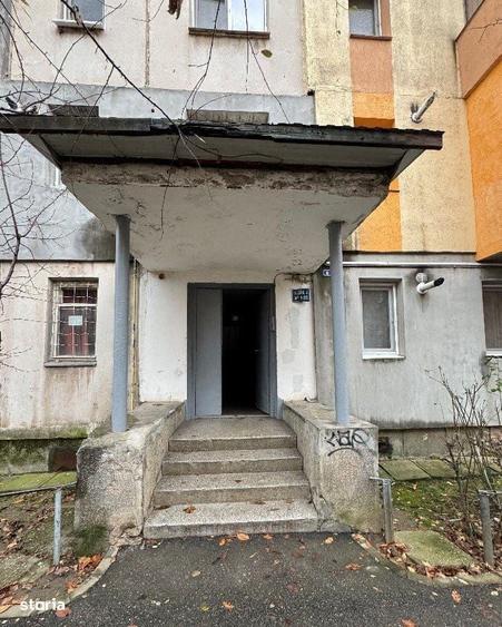 Apartament cu 3 camere semidecomandat în Bunești