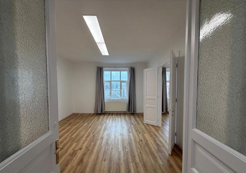 Apartament cu 4 camere, mobilat în Central
