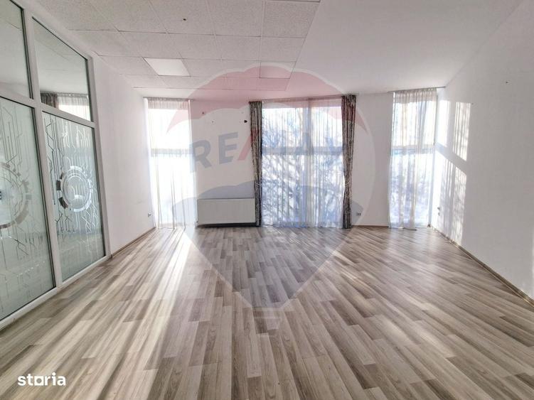 Spațiu comercial, de 405 mp, în Vitan