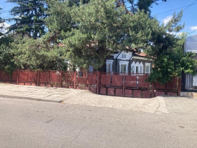 Casă individuală cu 4 camere cu Teren 1400 Mp în Micro 11