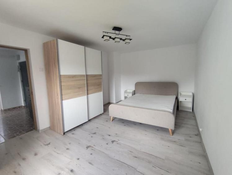 Apartament cu 2 camere decomandat în Poiana