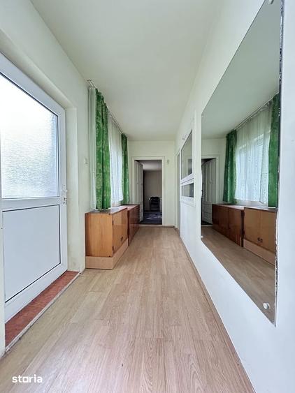 Casă cu 9 camere cu Canalizare în Central