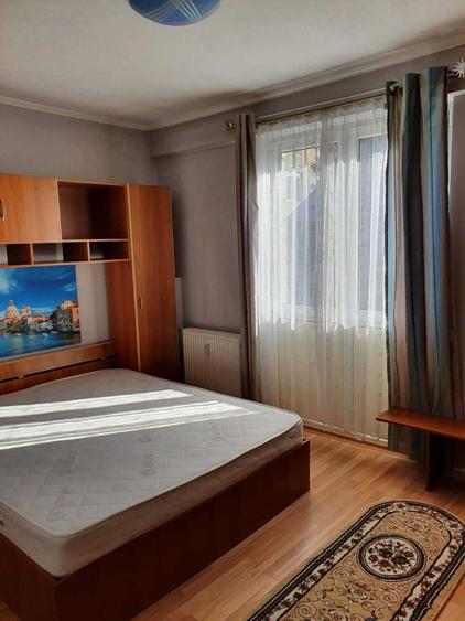 Apartament cu 2 camere semidecomandat în Tribunal