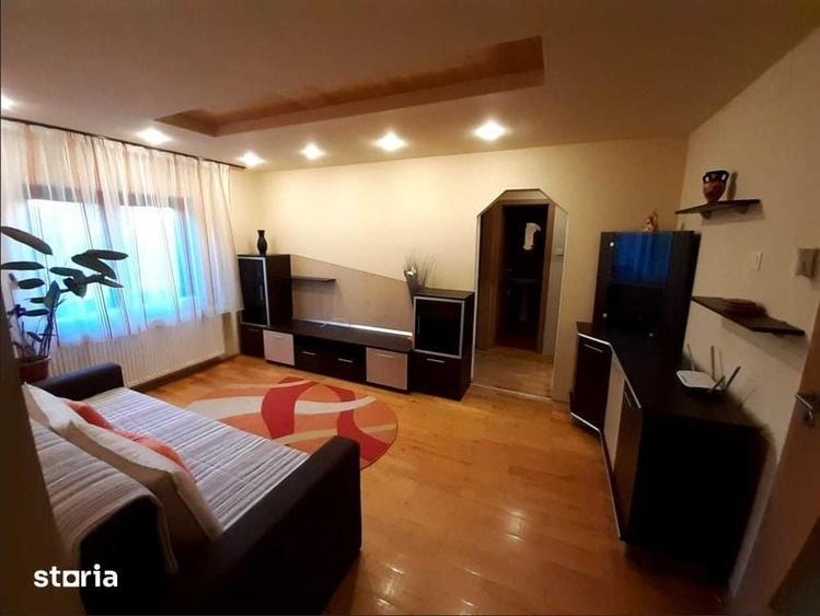 Apartament cu 4 camere decomandat în Central