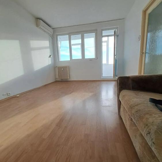 Apartament cu 2 camere semidecomandat în Grivița