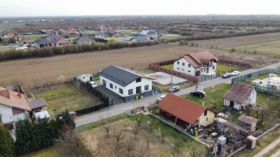 Casă cu 5 camere cu Teren 544 Mp în Careiului