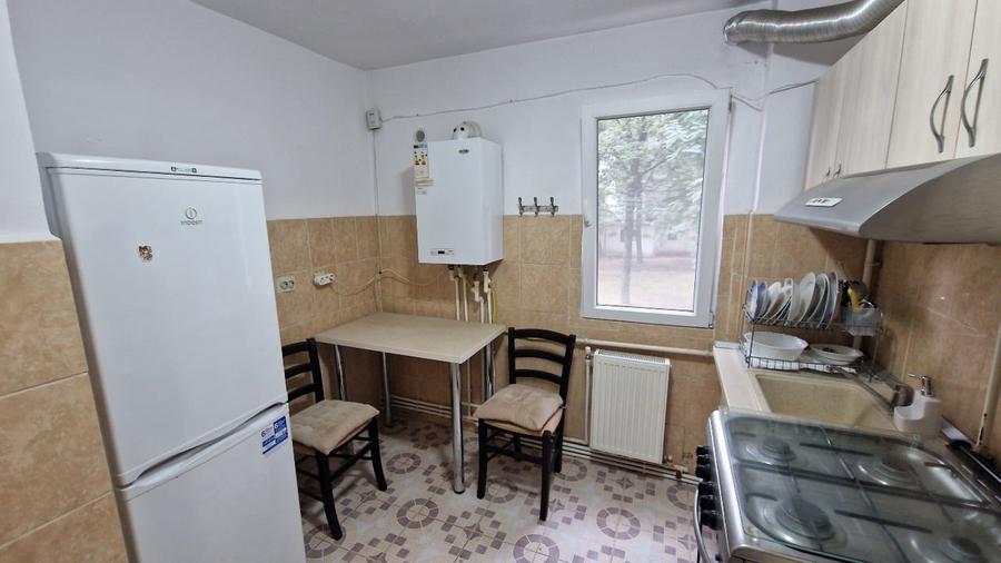 Apartament cu 2 camere semidecomandat, mobilat în Tătărași
