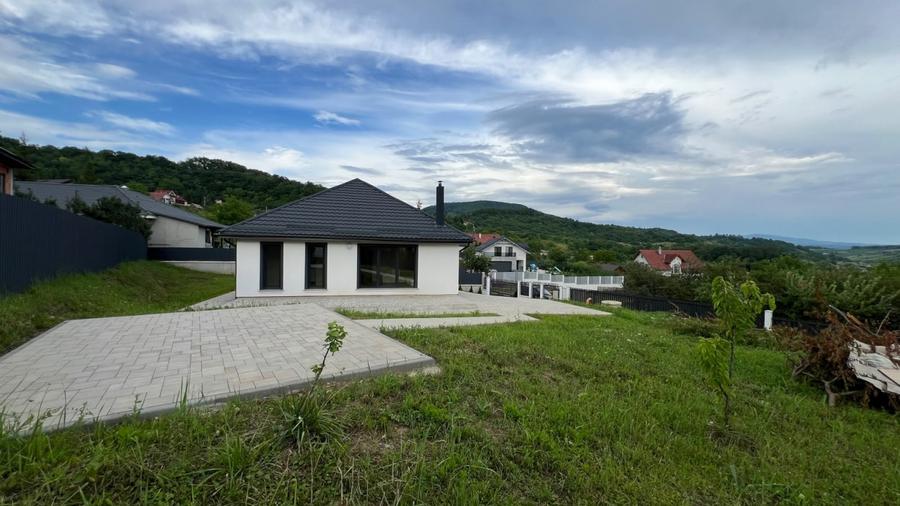 Casă individuală cu 5 camere cu Canalizare în Exterior Est