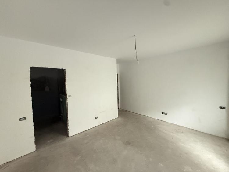 Apartament cu 4 camere semidecomandat în Unirii