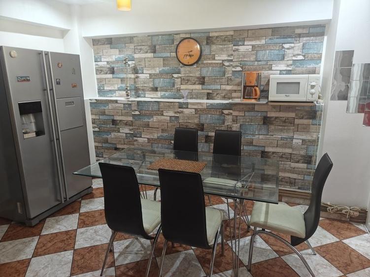 Apartament cu 3 camere decomandat, mobilat în Central