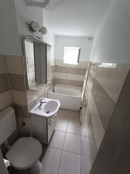 Apartament cu 3 camere semidecomandat în Tomis Nord