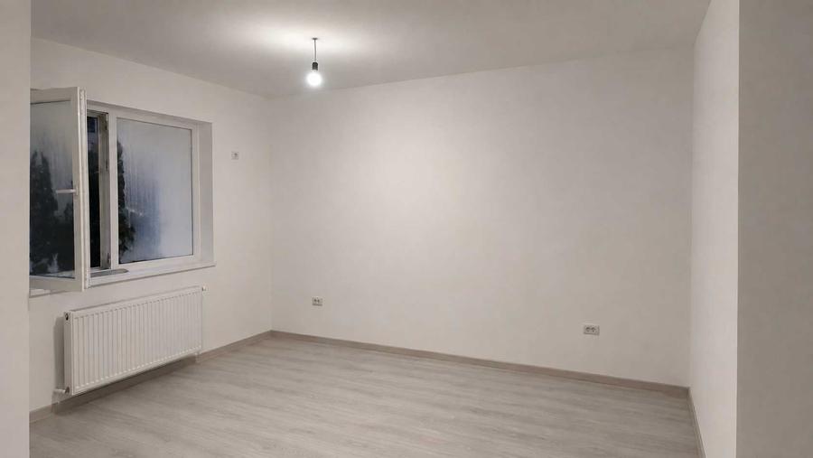 Garsonieră decomandată în Roșu