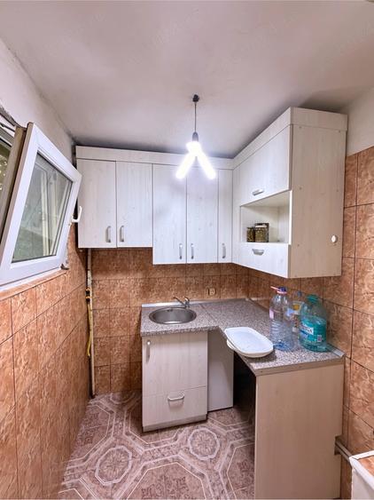 Apartament cu 3 camere semidecomandat în Vest
