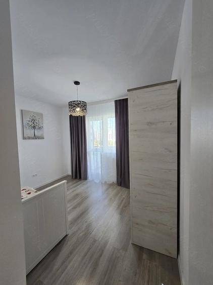 Apartament cu 3 camere decomandat în Exterior Vest