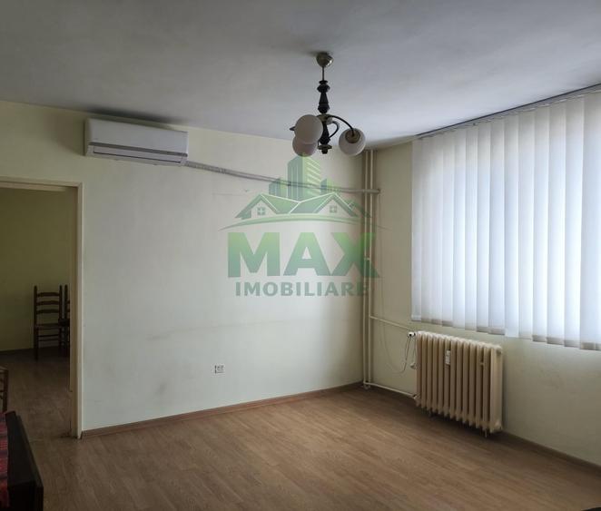 Apartament cu 3 camere semidecomandat în Andrei Mureșanu