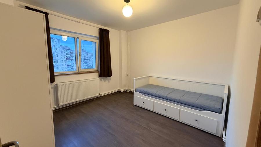 Apartament cu 4 camere semidecomandat în Timpuri Noi