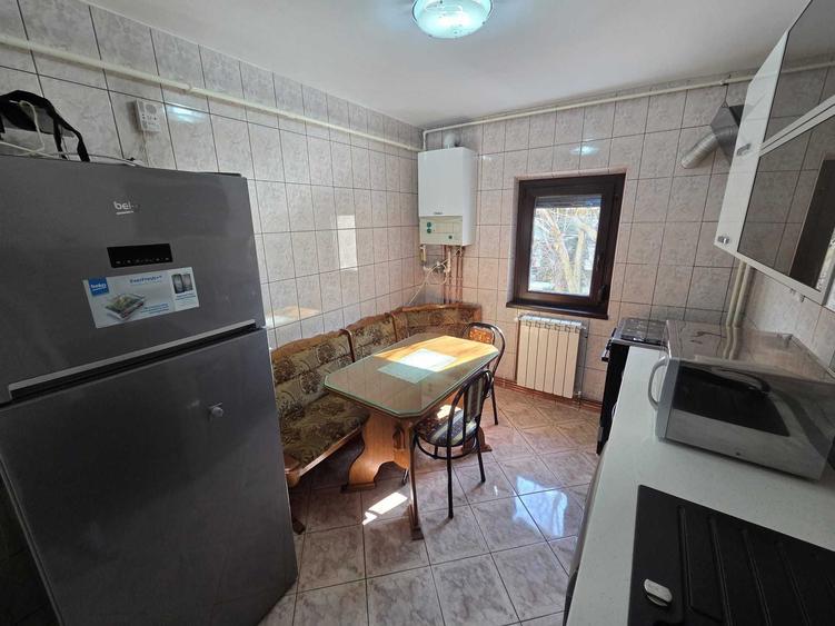 Apartament cu 2 camere semidecomandat în Energiei